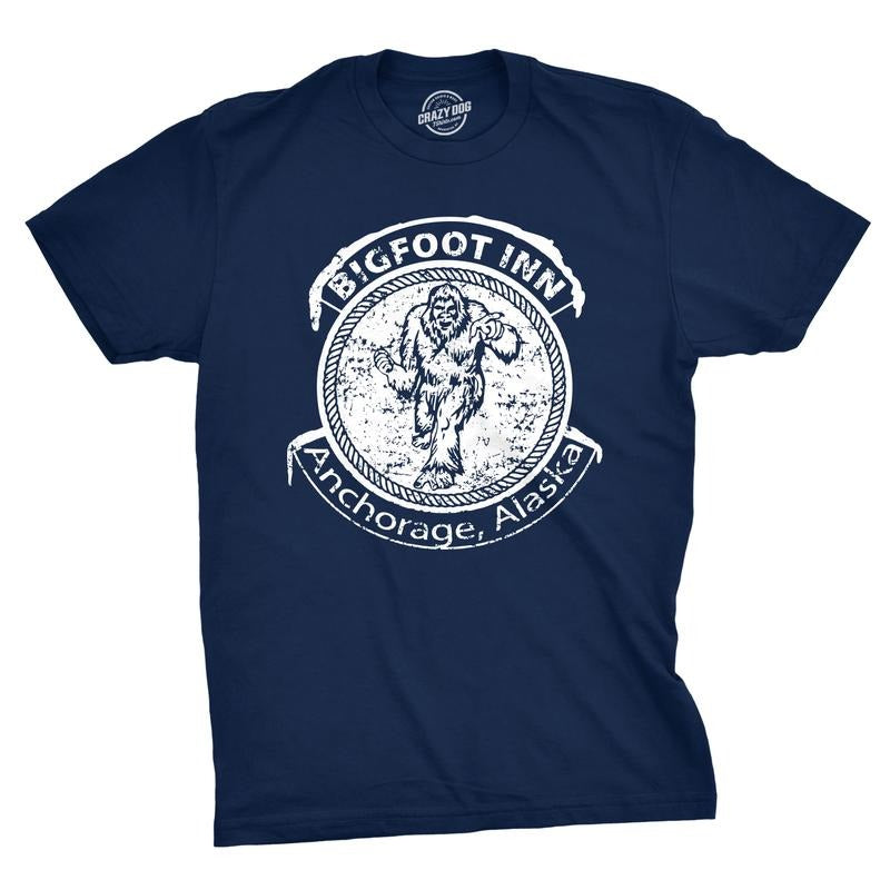 Big Foot Inn T Shirt Funny Dive Bar Pub Sasquatch Drinking Graphic Tee Mens Funny T Shirts Cool Tees Soft Stylish Casual Menswear Funny Drinking Short Sleeve Novelty Tees for Guys Navy