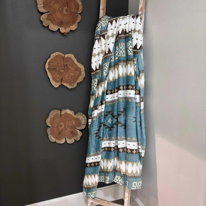 Callie Lightweight Throw Blanket 72"x80"