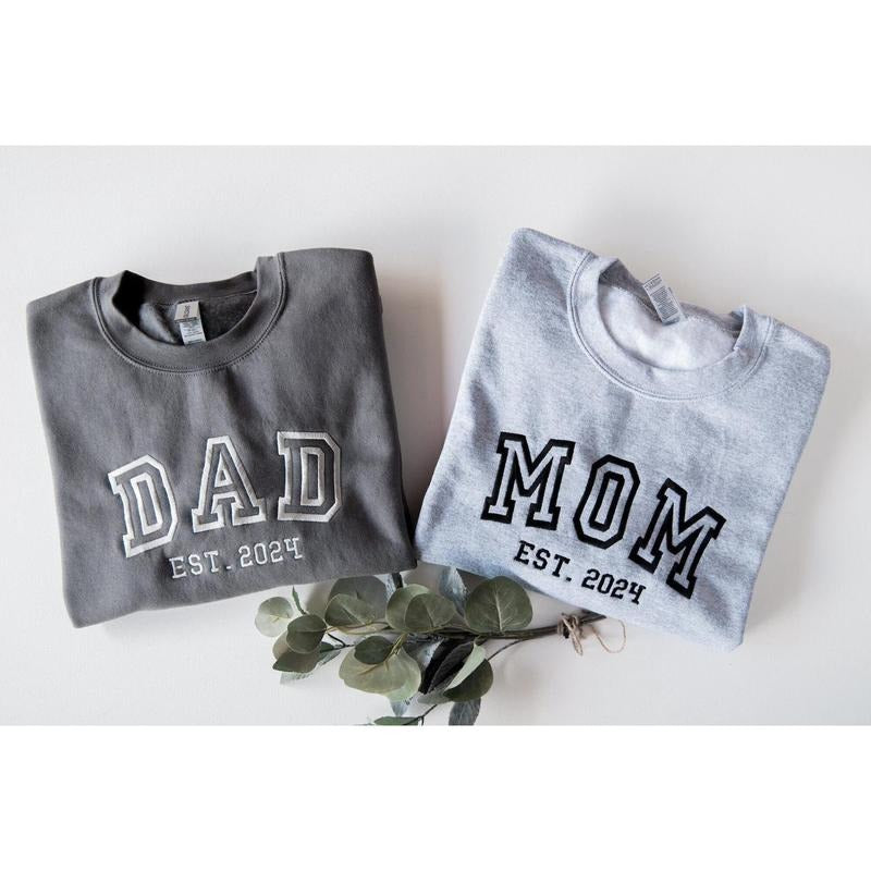 Custom Embroidered Daddy and Mommy sweatshirts, Pregnancy Announcement, Dad and Mom Sweatshirts, Daddy Mommy to be