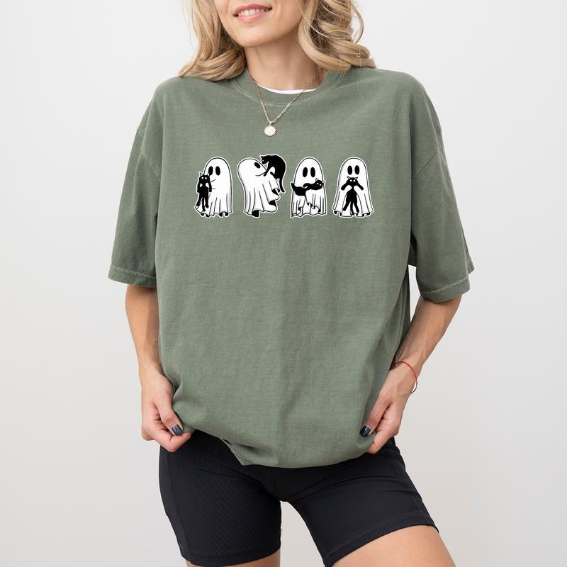 Cute Ghost with Black Cat Shirt Comfort Colors, Funny Halloween Boo Cats Tees, Spooky Season T-shirt, Cute Ghost Tshirt, Ghost Hugging Black Cat Shirt For Women, Spooky Season Outfits, Casual Fall Autumn Womenswear, Cotton Fabric Relaxed Fit Chic Style