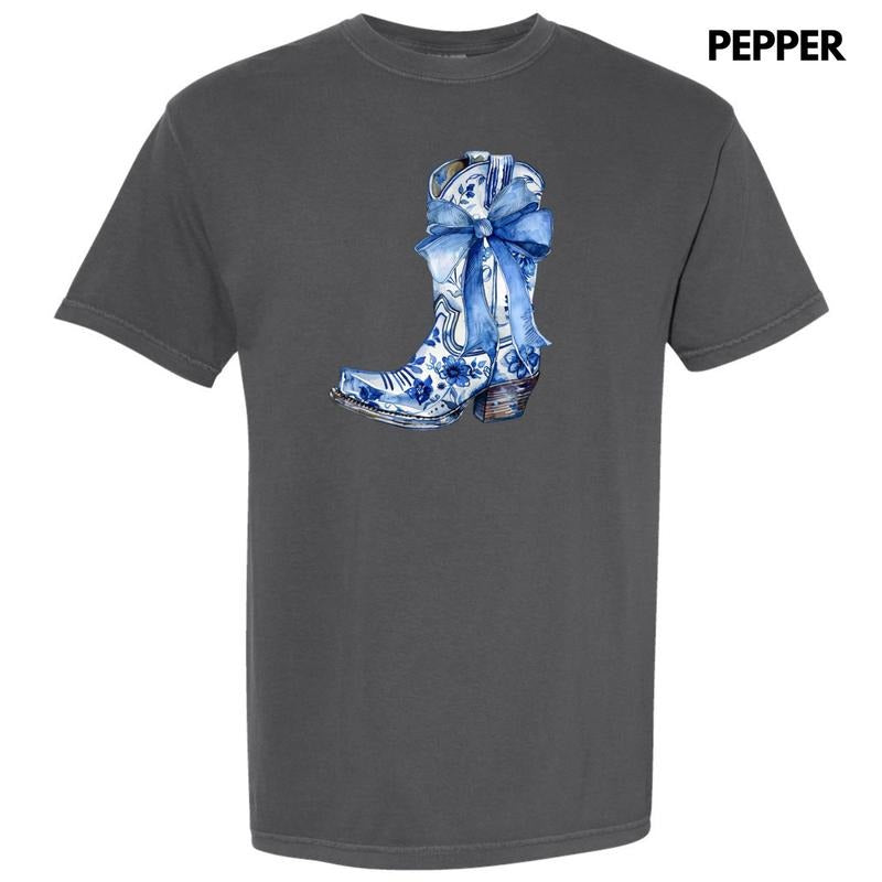 Delicate Floral Boot Comfort Colors T-Shirt 'NLB'