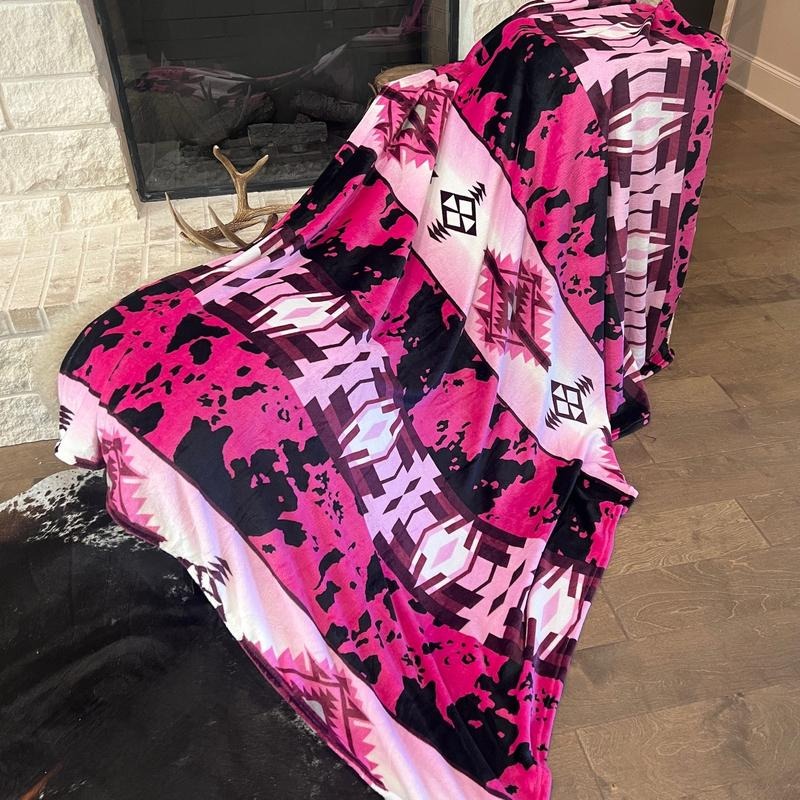 Envy Stylz Boutique Lightweight Throw Blanket 60"x80" Pink Cow Print 100% Polyester Machine Washable - Comfy Blanket