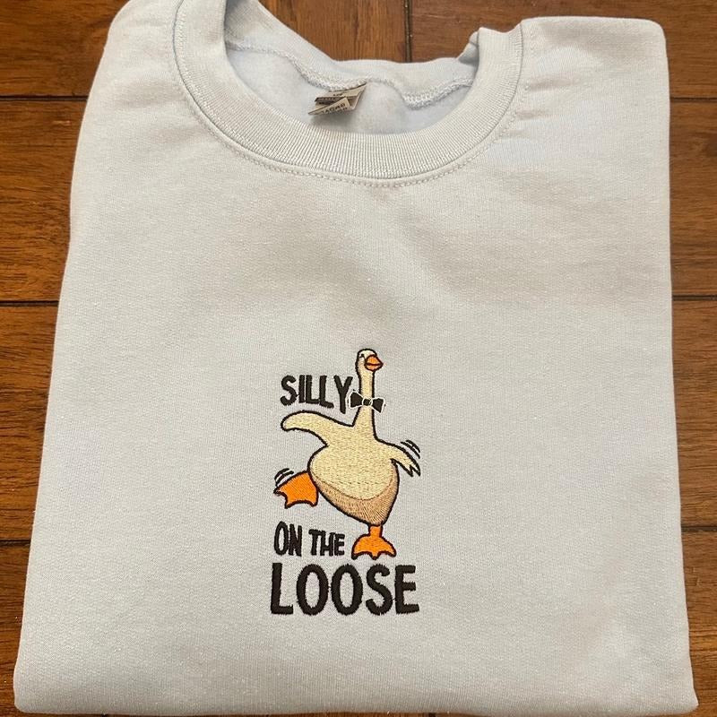 GOOSE ON THE LOOSE Embroidered Crewneck Sweatshirt