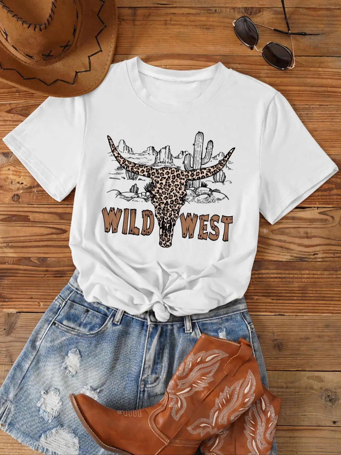 Women's Leopard Bull Head & Landscape Print Round Neck Tee, Vintage Casual Letter Graphic Short Sleeve T-shirt for Daily Wear, Ladies Summer Outfit