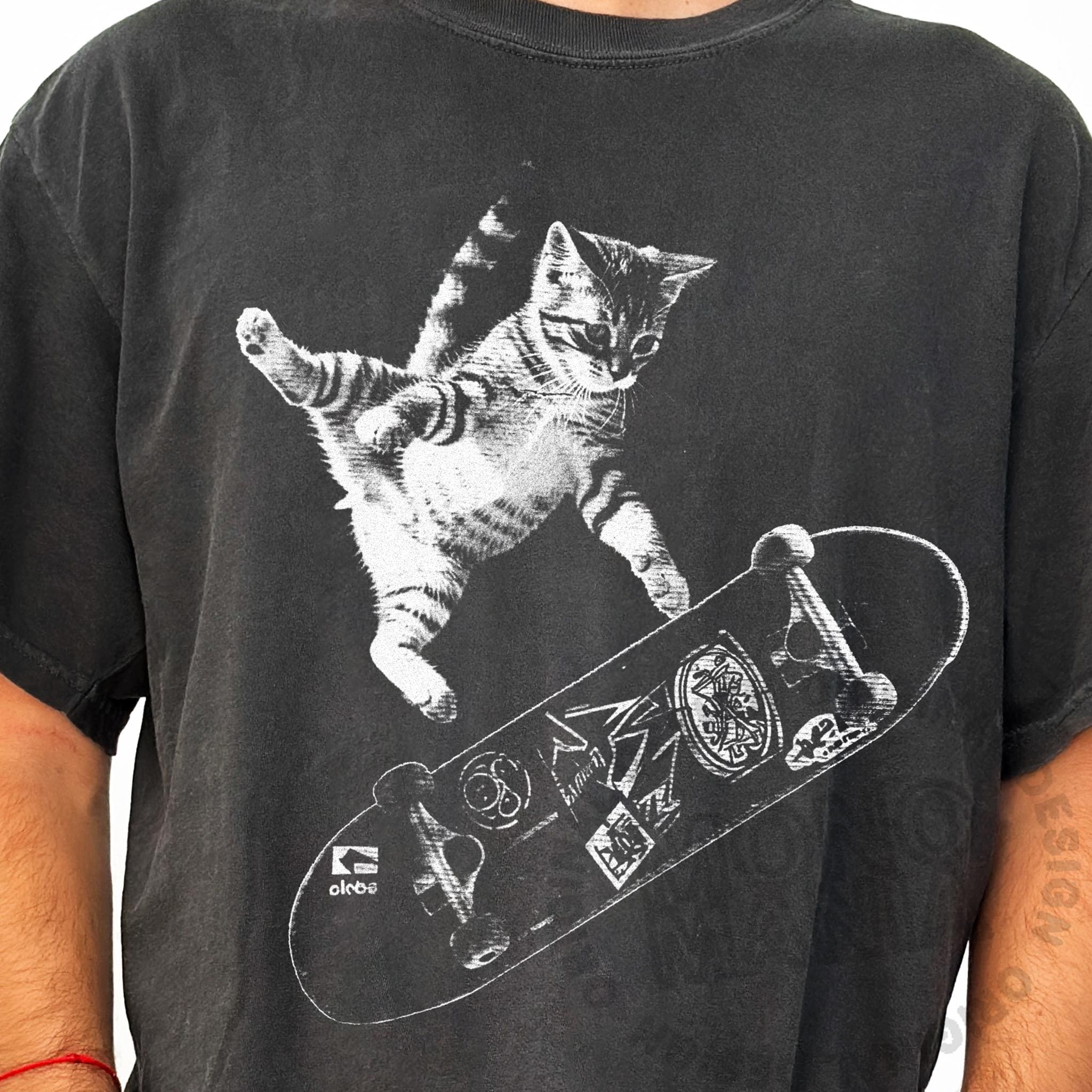Retro Skateboarding Cat Vintage Kitten Punk Streetwear Tee Y2k Oversized (1)