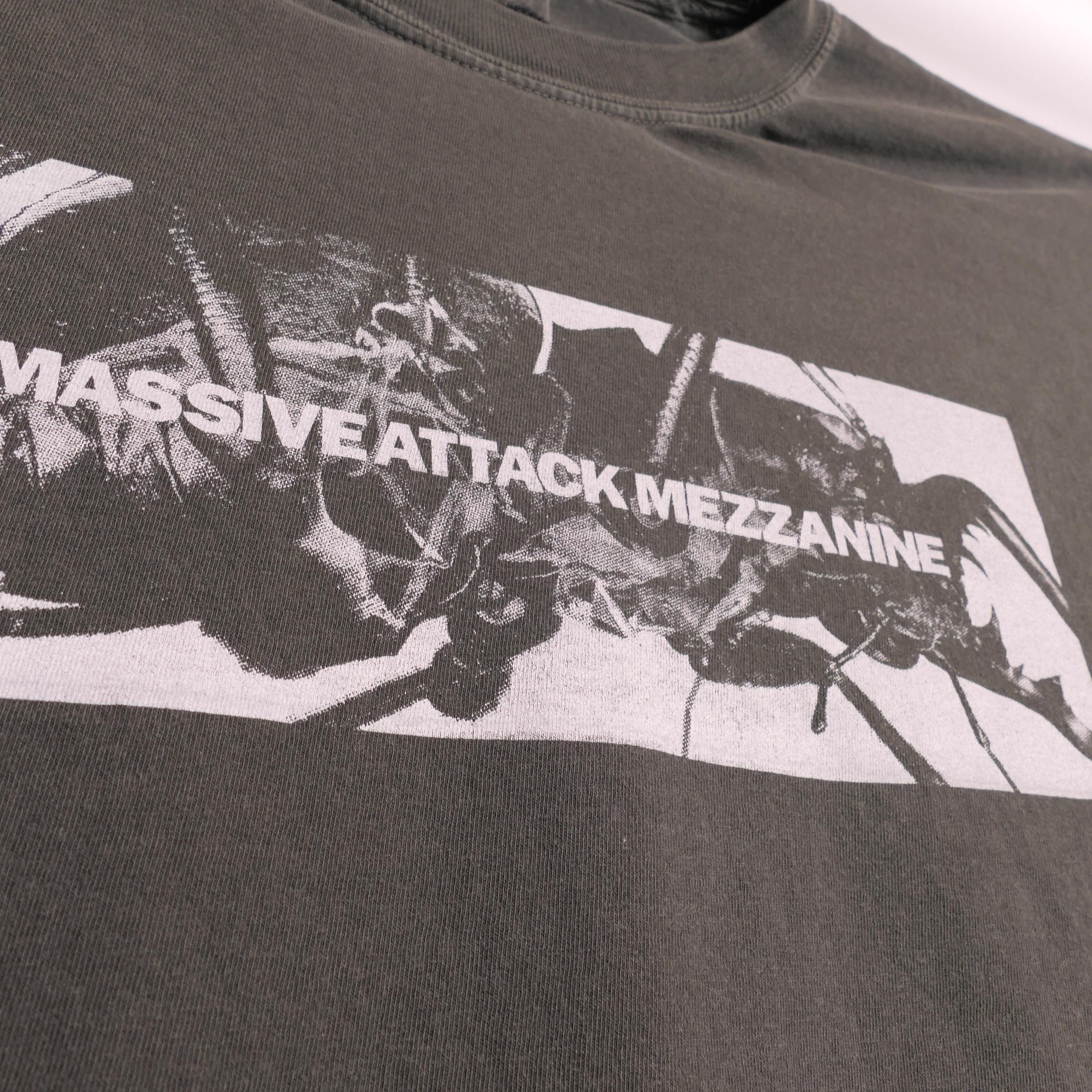 Massive Attack Mezzanine Band Tee English Trip Hop Collective Bristol England Alternative Tour Unfinished Sympathy Ultra Faded Xl (3)