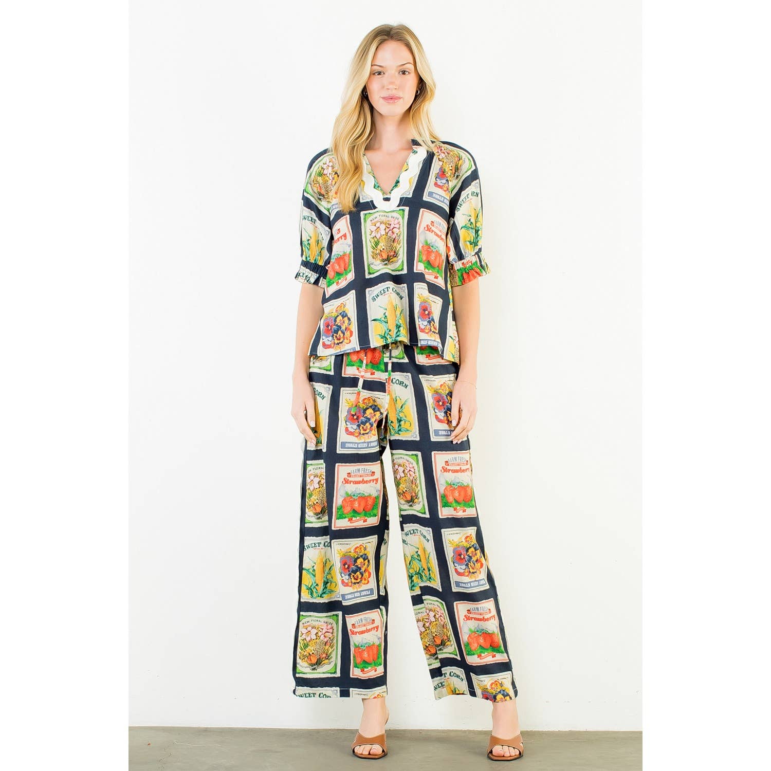 Short Sleeve Pattern Detail V-Neck Top