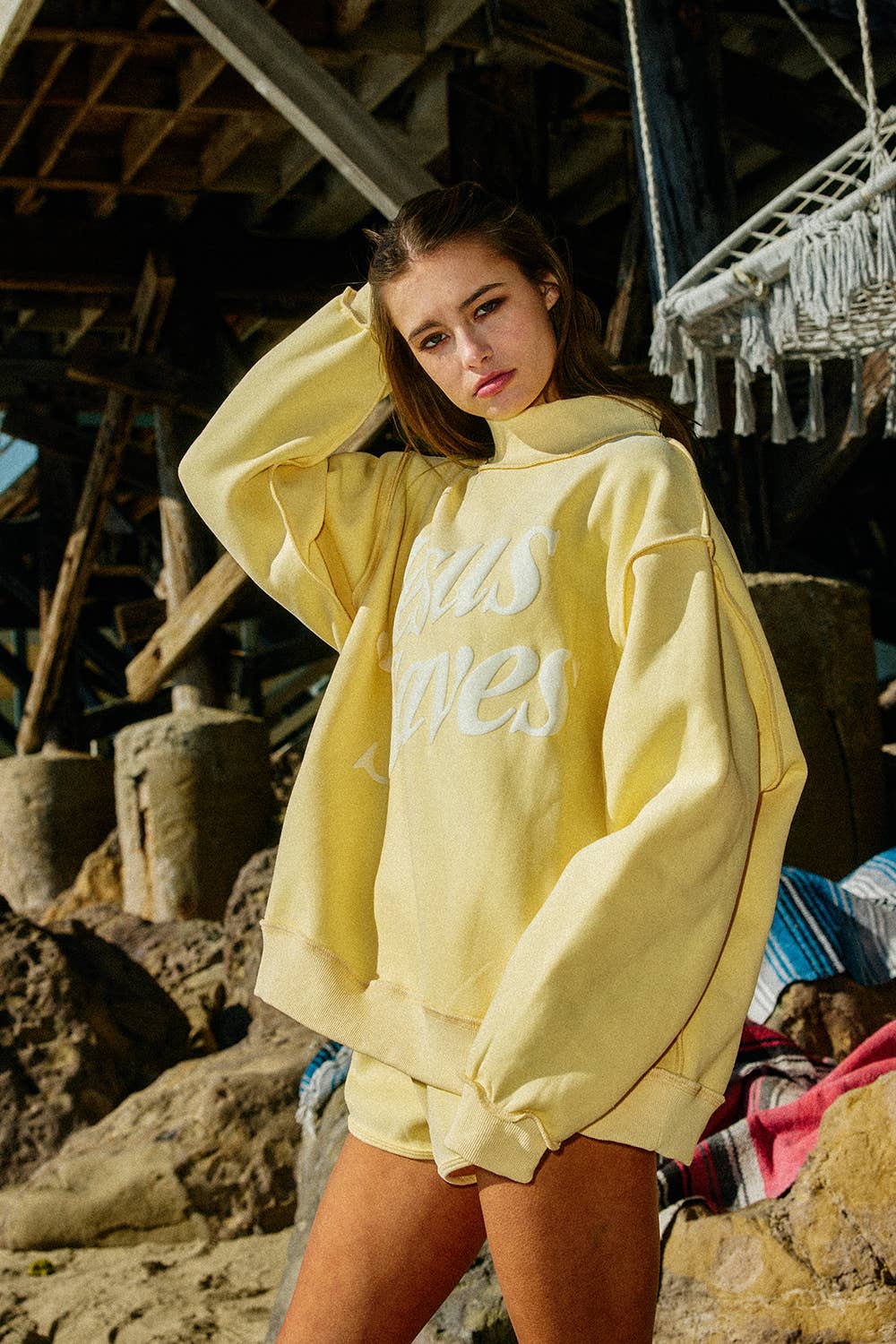 IT2594P-JESUSSAVES | 'jesussaves' Print Mock Neck Sweatshirt
