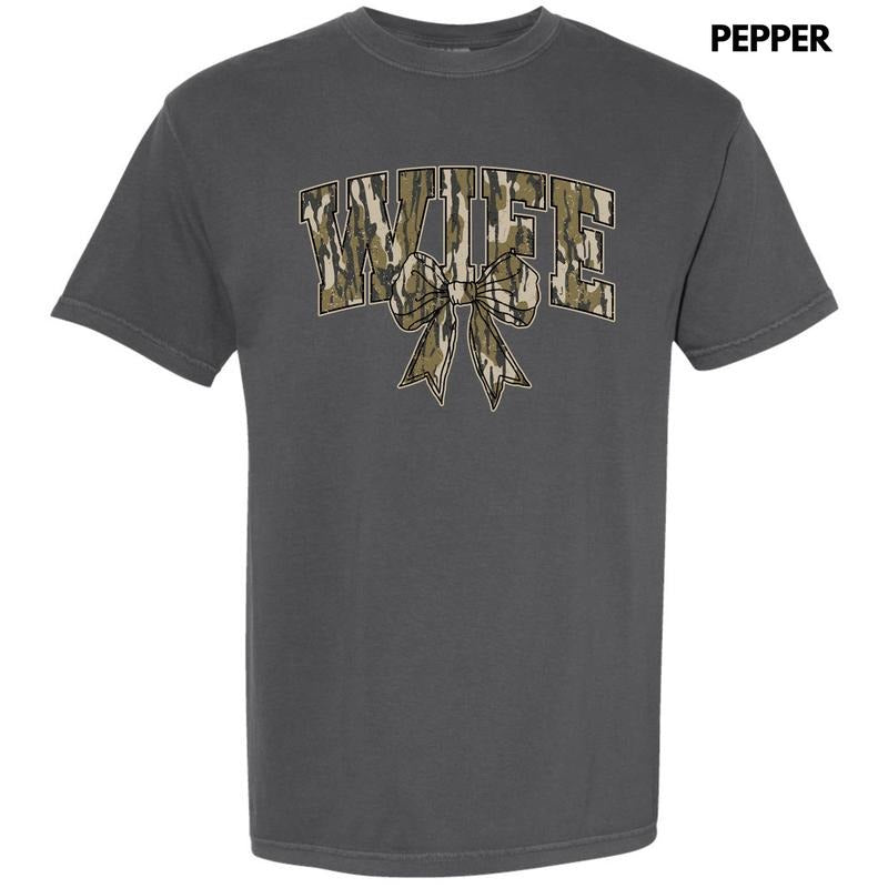 Camo Wife Coquette Comfort Colors T-Shirt 'NLB'