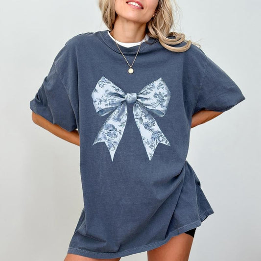 Comfort Colors Coquette Bow Shirt, Girly Aesthetic Coquette Tee, Blue Ribbon Tshirt, Vintage Pink Bow T-shirt, Fall Autumn Outfits, Cute Shirt For Women, Oversized Women's Tops, Unhinged Casual Womenswear, Soft Fabric Relaxed Fit Chic Style