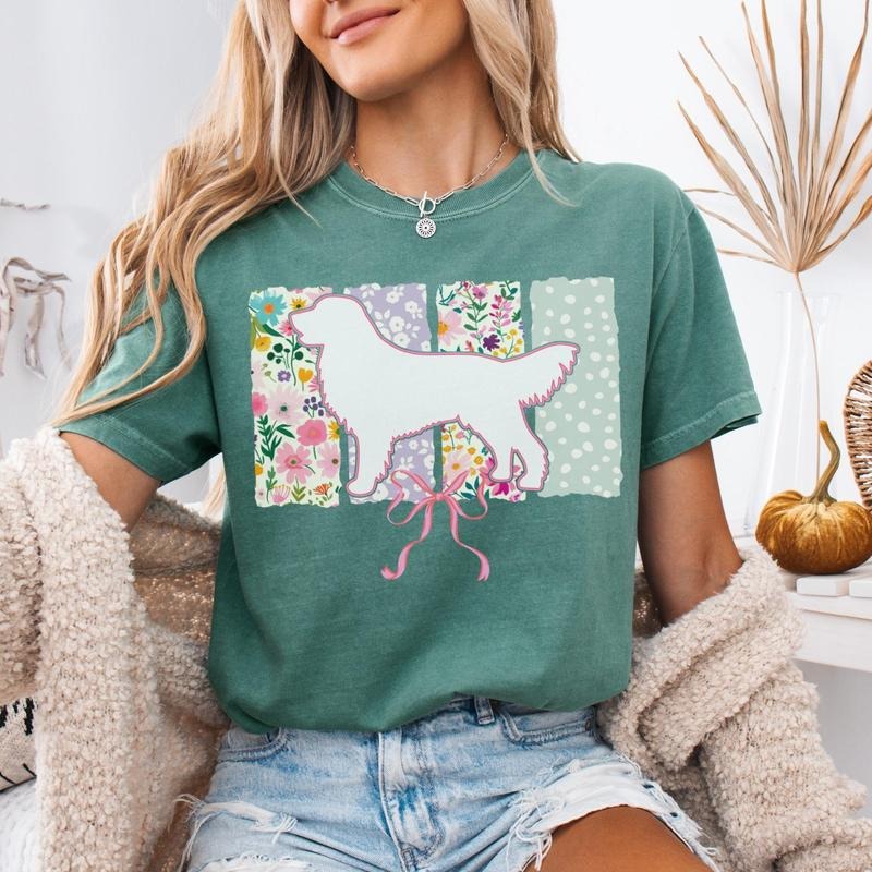 Comfort Colors Golden Retriever Shirt, Coquette Bow Golden Mama Tshirt, Floral Spring Retriever Mom T-Shirt, Mother'S Day Gift, Springtime