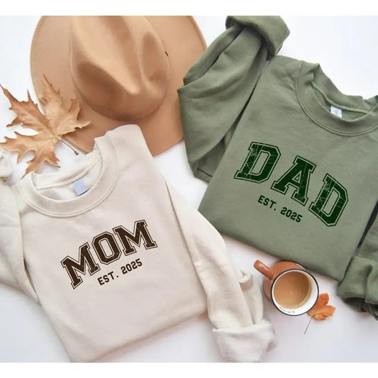 Dad And Mom Couple Sweatshirt, Custom Dad Mom Sweatshirt, Dad Est 2025 Mom Est 2025 Sweatshirt, Pregnancy Announcement, Gift For New Dad
