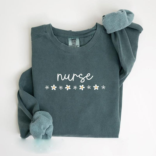 Daisy Nurse RN Comfort Colors Sweatshirt, Registered Nurse Sweater, Nursing Crewneck, BSN RN Graduation Gift for New Nurse, Er Icu Cotton Menswear Stylish Hoodie