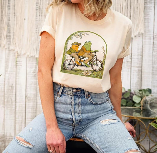 Frog and Toad T-Shirt, Vintage Classic Book shirt, Cottagecore Aesthetic shirts, Gift for Book Lover, Man I Love Frog shirt, Frog Lover Gift Top Womenswear