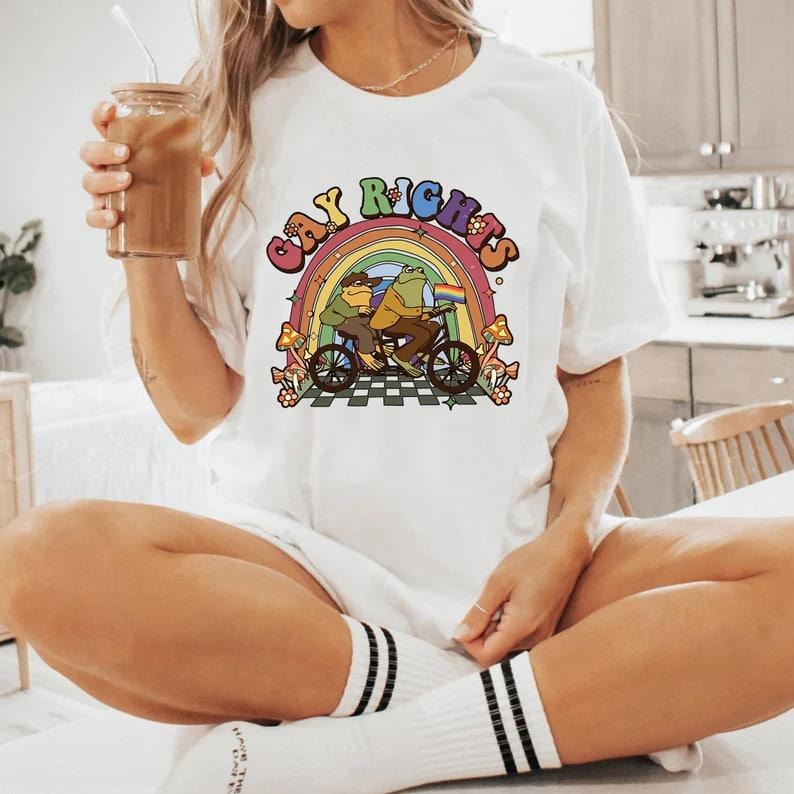 Funny Frog Gay Rights LGBT Rainbow T-shirt, Funny LGBT Shirt, Frog And Toad Pride T-Shirt, LGBTQ Shirtstyle{n002}2...