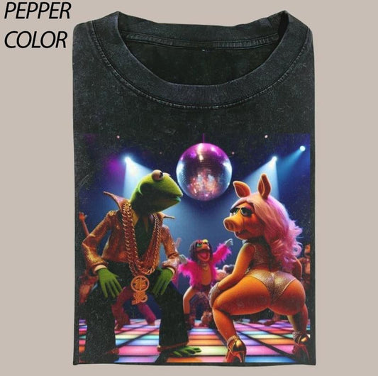 Funny Miss Piggy And Kermit Dance Comfort Colors T-shirt, Funny Cartoon Graphic Tee Gift For Boyfriend Menswear Top Streetwear