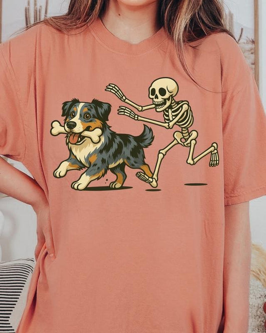 Funny Skeleton Chasing Blue Merle Aussie Dog Halloween T-Shirt | Spooky Graphic Tee Comfort Colors Style Unisex Relaxed Fit 100% Ring-Spun Cotton Honduras Made