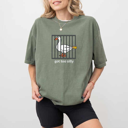 Goose Got Too Silly Shirt, Funny Goose Graphic Tee, Retro Silliest Goose Tee, Meme Goose Bumps Tee, Unisex Sarcastic Shirt, Goose Shirt, Goose Club Shirt, Silly Tee, Oversized Women's Tops, Casual Womenswear, Daily Streetwear, Cotton Soft Fabric Tee