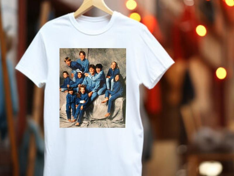 Kardashians and Jenners Awkward Family Photo - Unisex Men's Cotton Crew Tee Vintage 90s Tshirt Streetwear Best Seller
