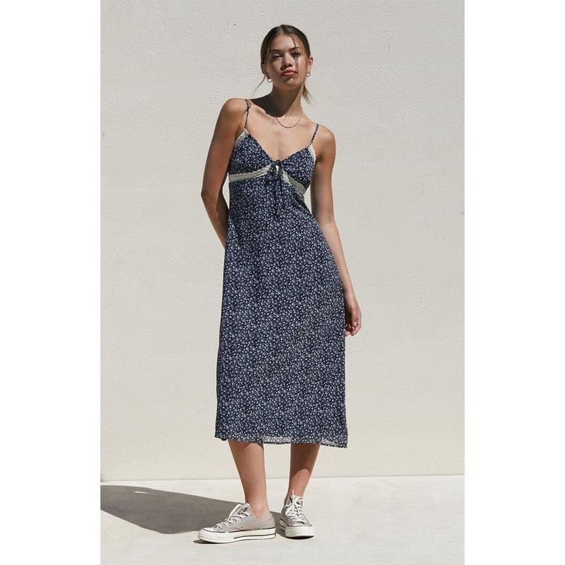 LA Hearts Women's Floral Lace Trim Midi Dress T-Shirts, Hoodie, Sweatshirt | DripVista.com