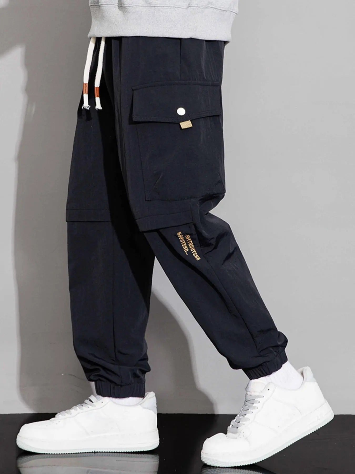 Men'WB shield Letter Print Drawstring Waist Pants, Regular Fit Casual Pocket Trousers for Summer, Fashion Men'WB shield...
