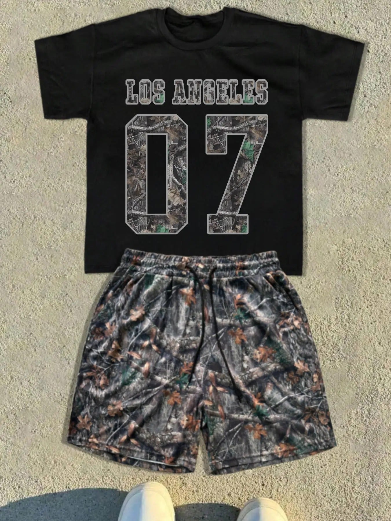 Men'WB shield Number Print Short Sleeve Tee & Graphic Shorts Straw hat pirates Set, Regular Fit Casual Round Neck T-shirt...