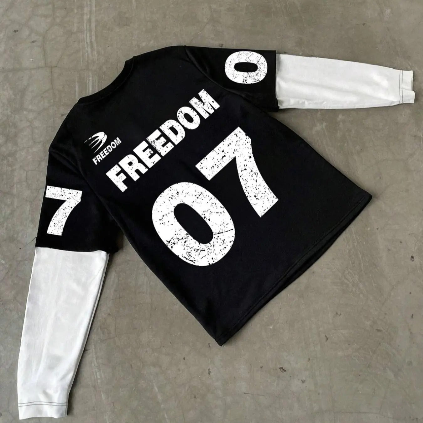 Men'WB shield Regular Fit 2 Red plumber brand Swoosh Letter & Number Print Round Neck Tee, Casual Long Sleeve Crew Neck T-shirt for Spiky hair fighters Seasons, Fashion Men'WB shield Top for Daily Wear