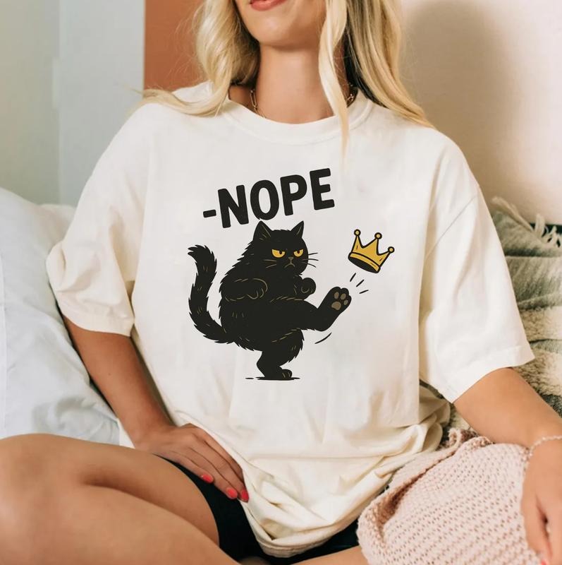 No Kings in America Black Cat Shirt, No Kings Shirt, Funny Political Meme T-Shirt, Patriotic Shirt, Lady Liberty Shirt, Social Justice Shirt