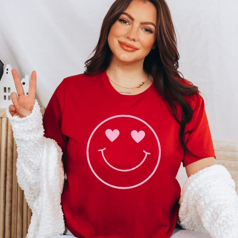 Pink smiley heart eyes tee Valentines Smiles T-Shirt Valentines Day Tshirt Gift for Girlfriend Tee Gift For Mom Shirt...