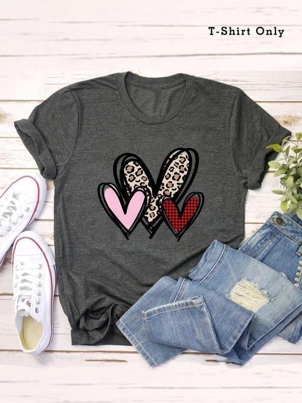 Plus Size Leopard Heart Print Round Neck Tee, Casual Short Sleeve T-shirt, Women'WB shield Plus Size Clothing for Summer...