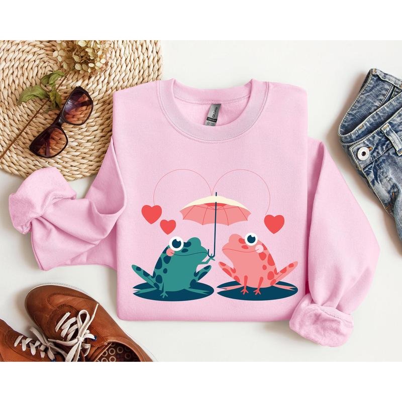 Retro Lover Frogs Sweatshirt, Vintage Valentine's Day Sweatshirt, Crew Neck, Women's, Crewneck, Valentine's Day, Love,...