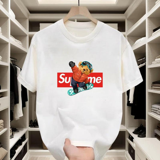 T - shirt with cute skiing bear prints. Made of pure cotton, featuring stylish prints, a high - quality cut, and a round neck design. It's easy to match, and the styling effect is doubled