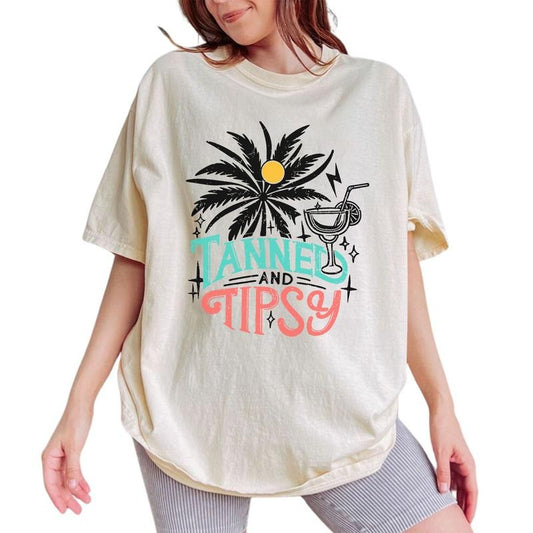 Tanned And Tipsy Shirt, Summer Vintage Graphic Tee Women, Summer Vacation Printed Tops, Seasonal Shirt For Women, Comfy Oversized Graphic Tee, Gift For Beach Holidays Lover, Women Beach Day Drinks Gifts, Womenswear Cotton Fabric Relaxed Chic Style