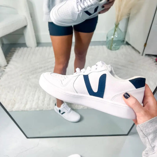 Trendy Black Detail Sneaker