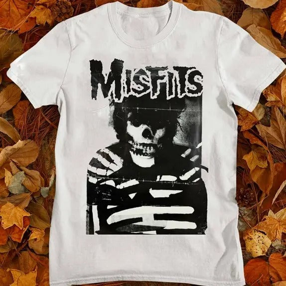 Vintage Misfits Classic Skull T Shirt , T-Shirt For Unisex , Gift For Men , Gift For Women Menswear Top Hoodie, Sweatshirt