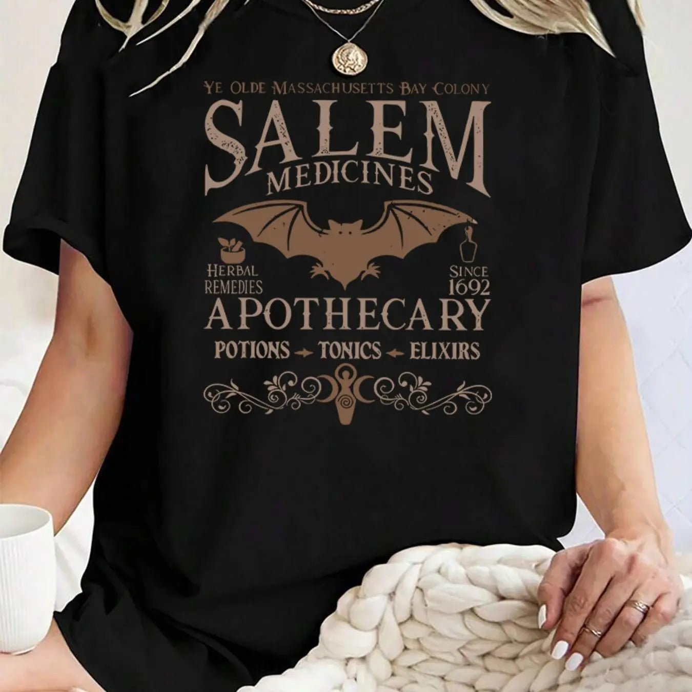 Women'WB shield Bat & Letter Print Round Neck Graphic Tee, Vintage Trendy Casual Drop Shoulder Short Sleeve T-shirt for...