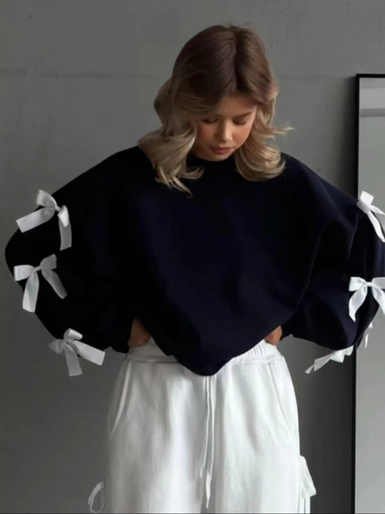 Women'WB shield Bow Decor Long Sleeve Sweatshirt, Casual Long Sleeve Pullover for Spring & Fall, Fashion Women'WB shield...
