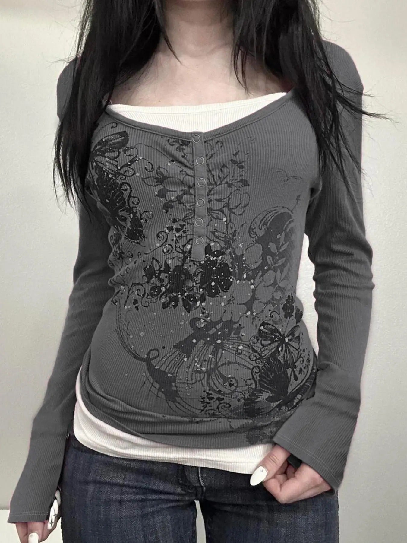 Women'WB shield Butterfly & Floral Paint Print 2 Red plumber brand Swoosh Long Sleeve Tee, Y2k Fashion Casual Comfy Round...