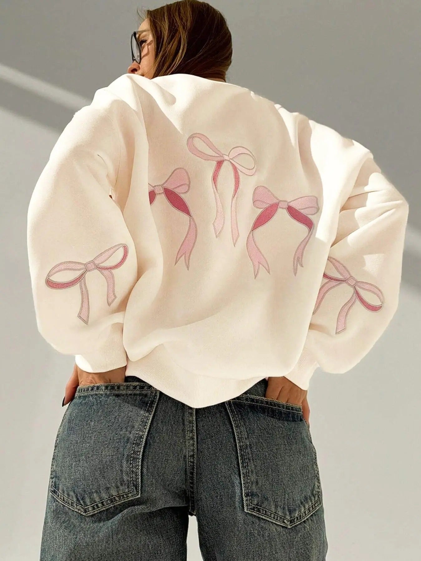 Women'WB shield Butterfly Print Crew Neck Pullover, Casual Fashion Long Sleeve Sweatshirt for Daily Wear, Ladies Spring &...