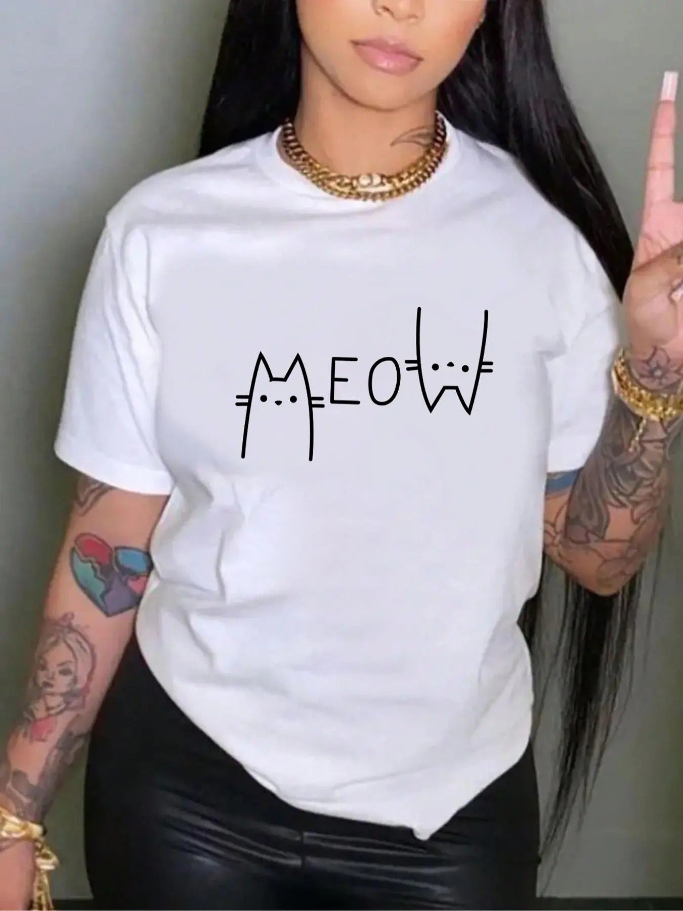 Women'WB shield Cartoon Cat & Letter "MEOW" Print Round Neck Tee, Cute Trendy Casual Graphic Short Sleeve T-Shirt for...