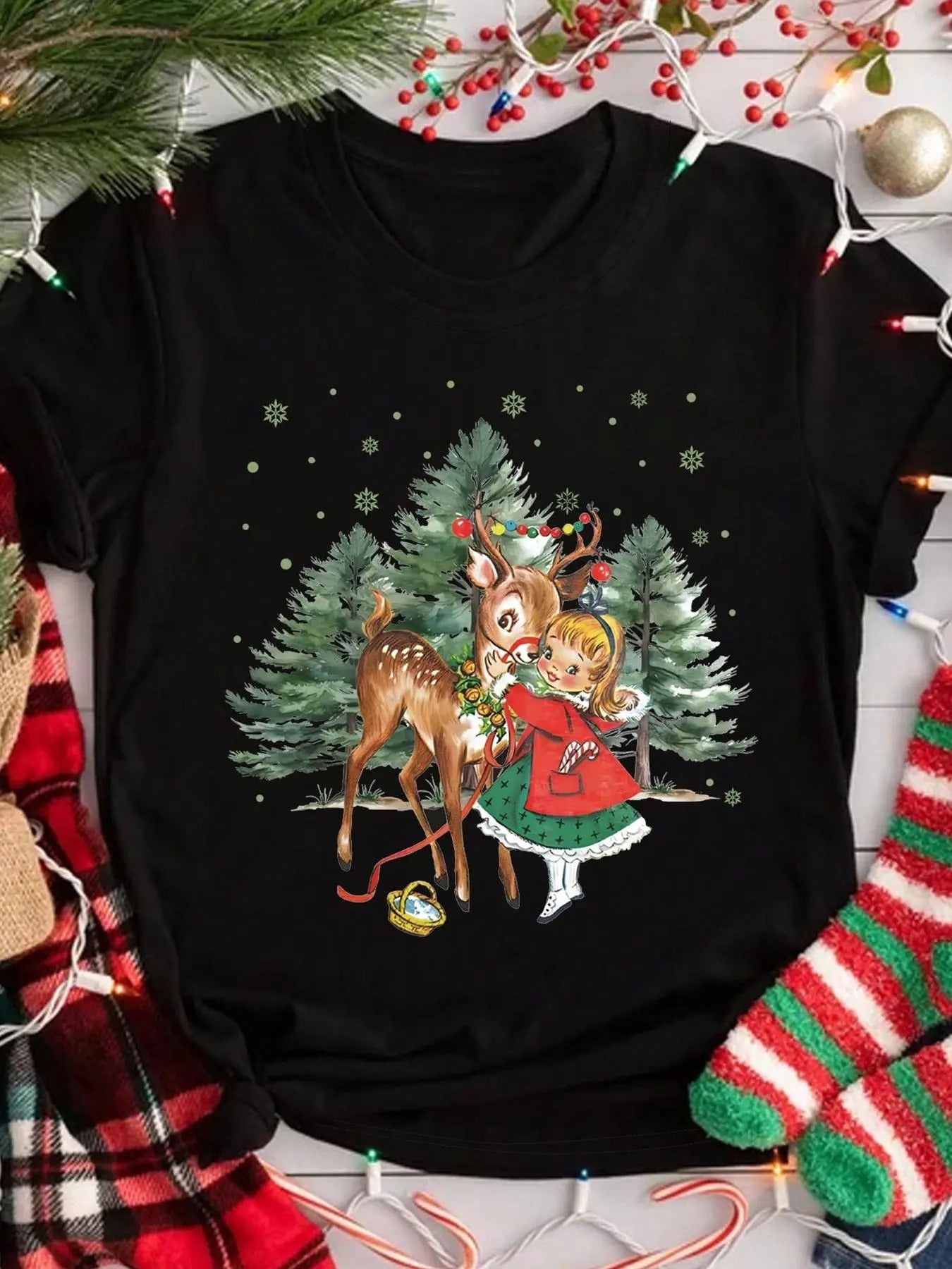 Women'WB shield Cartoon Christmas Print Round Neck Tee, Casual Short Sleeve Crew Neck T-Shirt for Summer, Fashion...
