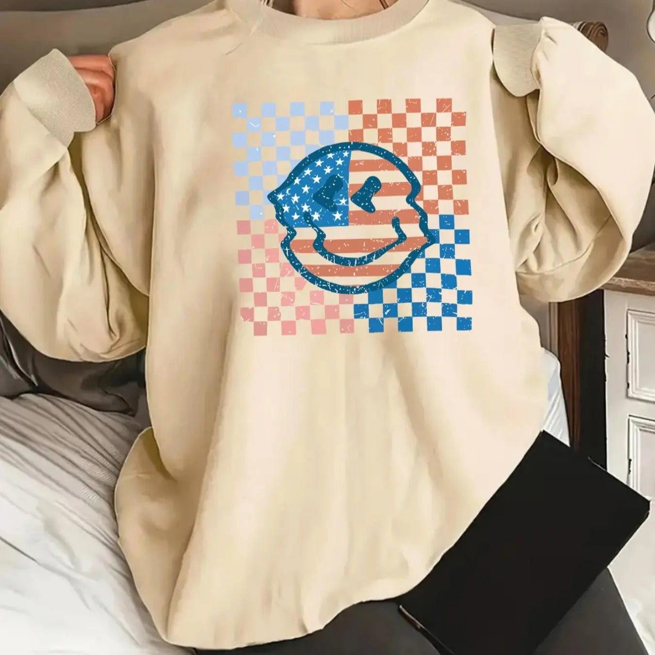 Women'WB shield Cartoon Print Drop Shoulder Sweatshirt, Casual Long Sleeve Round Neck Pullover for Fall & Winter, Ladies...