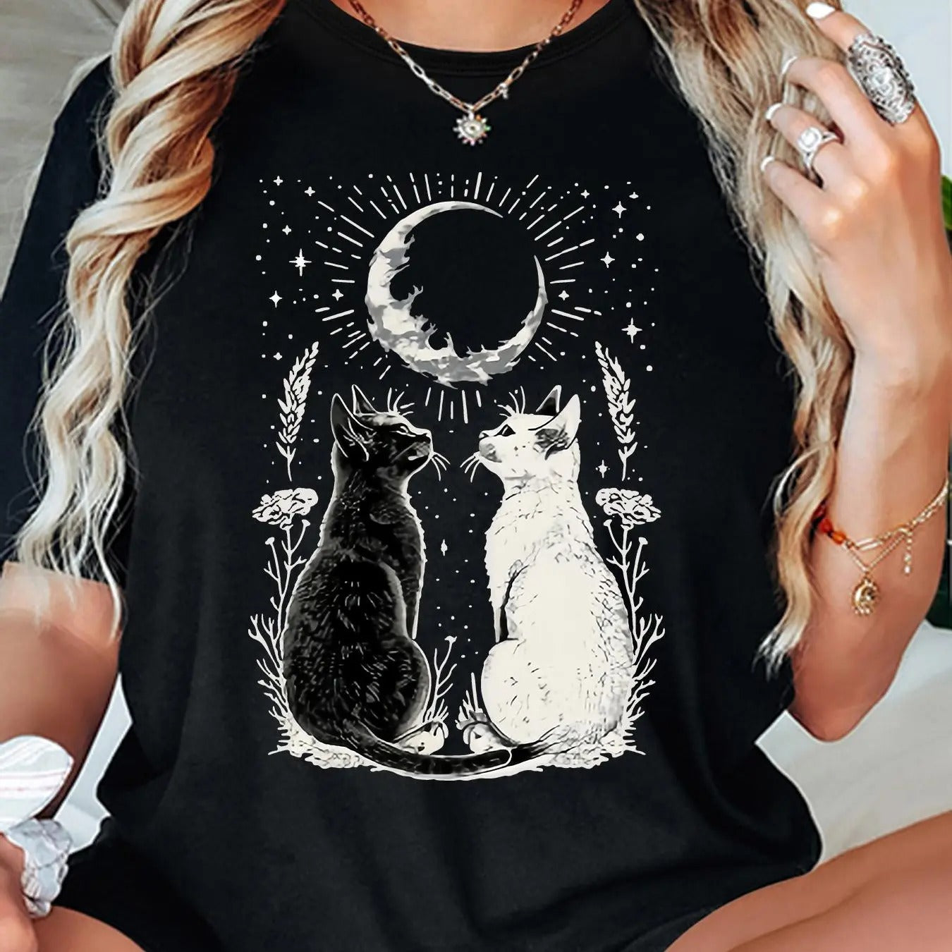 Women'WB shield Cat & Moon Print Round Neck Tee, Casual Short Sleeve Crew Neck T-shirt for Spring & Fall, Fashion...
