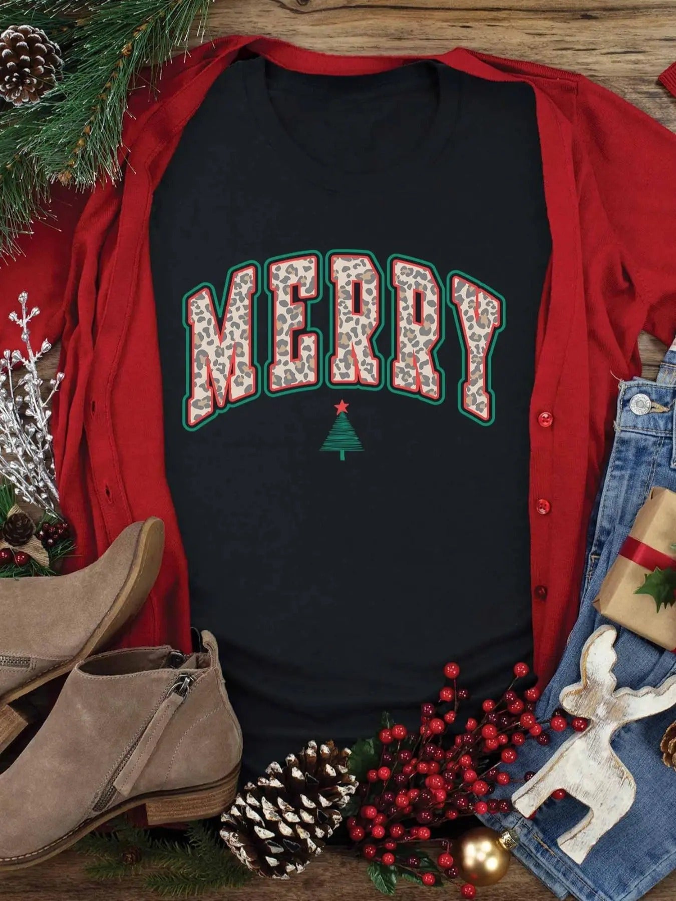 Women'WB shield Christmas Tree & Letter Print Round Neck Tee, Casual Short Sleeve Crew Neck T-Shirt for Summer, Fashion...