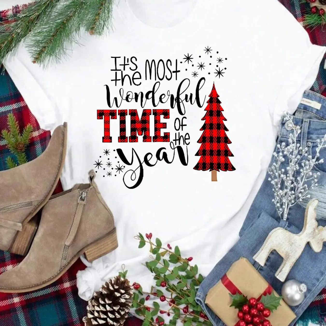Women'WB shield Christmas Tree & Letter Print Round Neck Tee, Fashion Casual Short Sleeve T-shirt for Fall & Winter,...