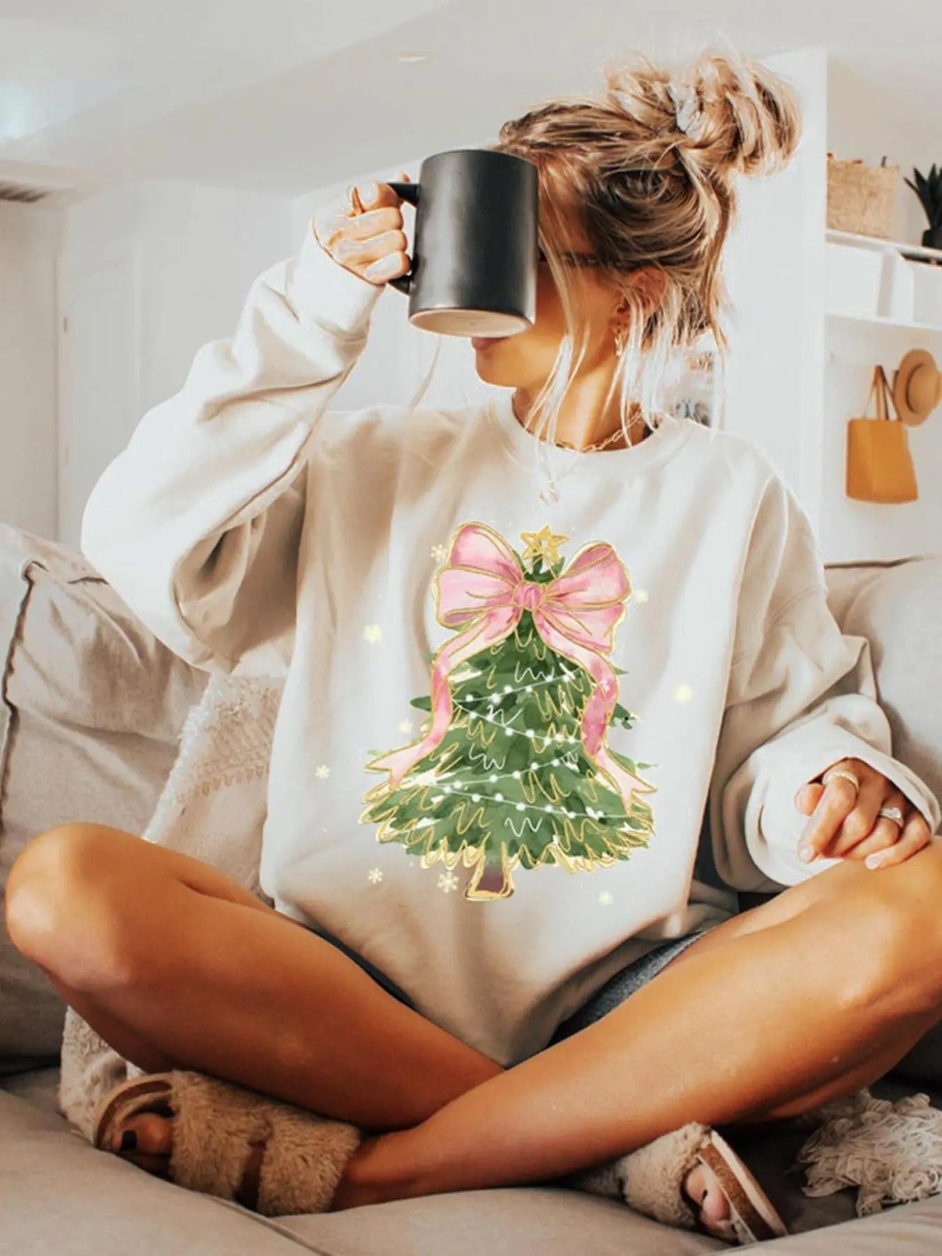 Women'WB shield Christmas Tree Print Drop Shoulder Sweatshirt, Casual Long Sleeve Round Neck Pullover for Daily Wear,...