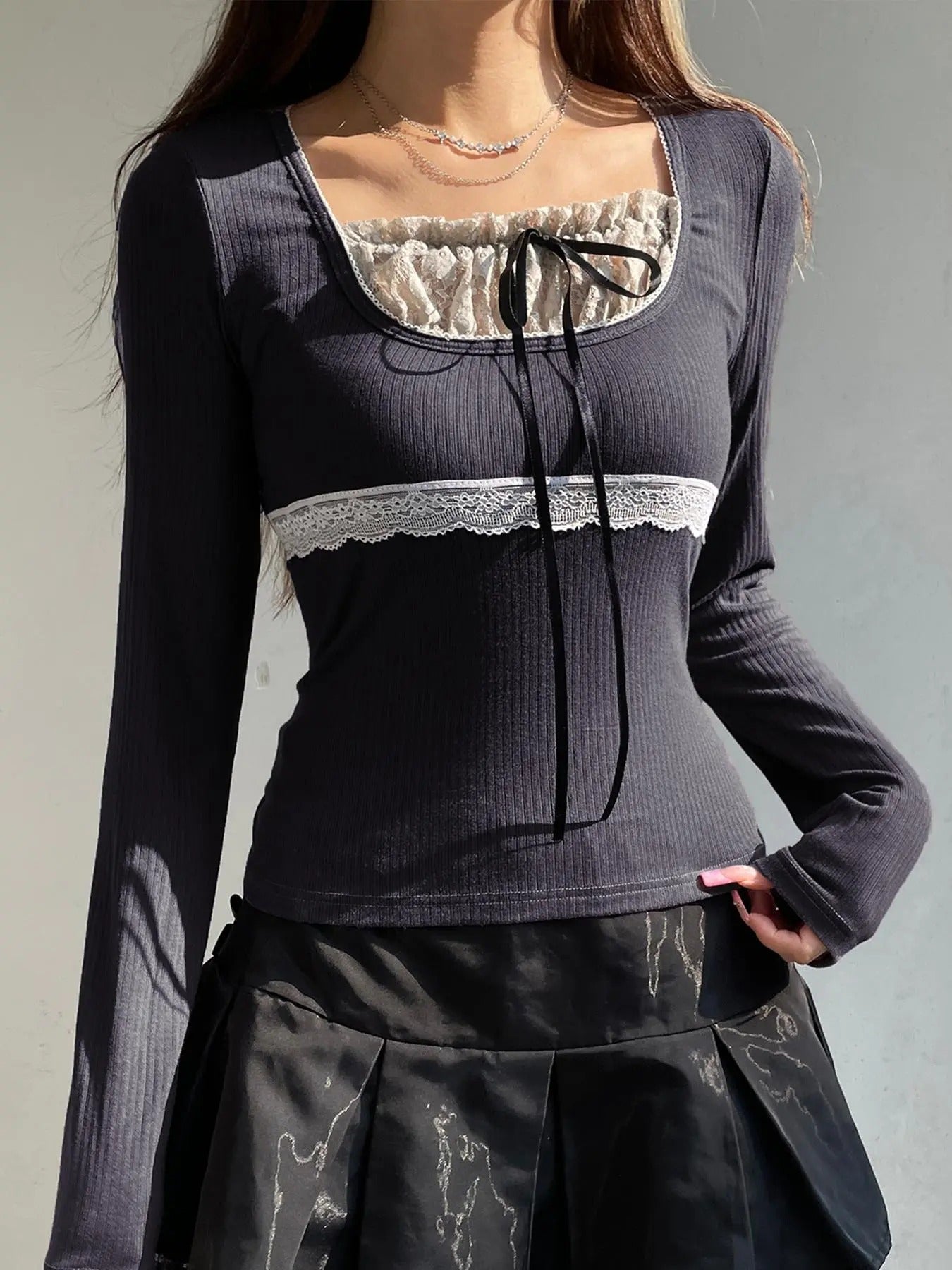 Women'WB shield Contrast Lace Bow Decor Ribbed Tee, Y2k Trendy Casual Long Sleeve T-shirt for Daily Wear, Ladies Summer...