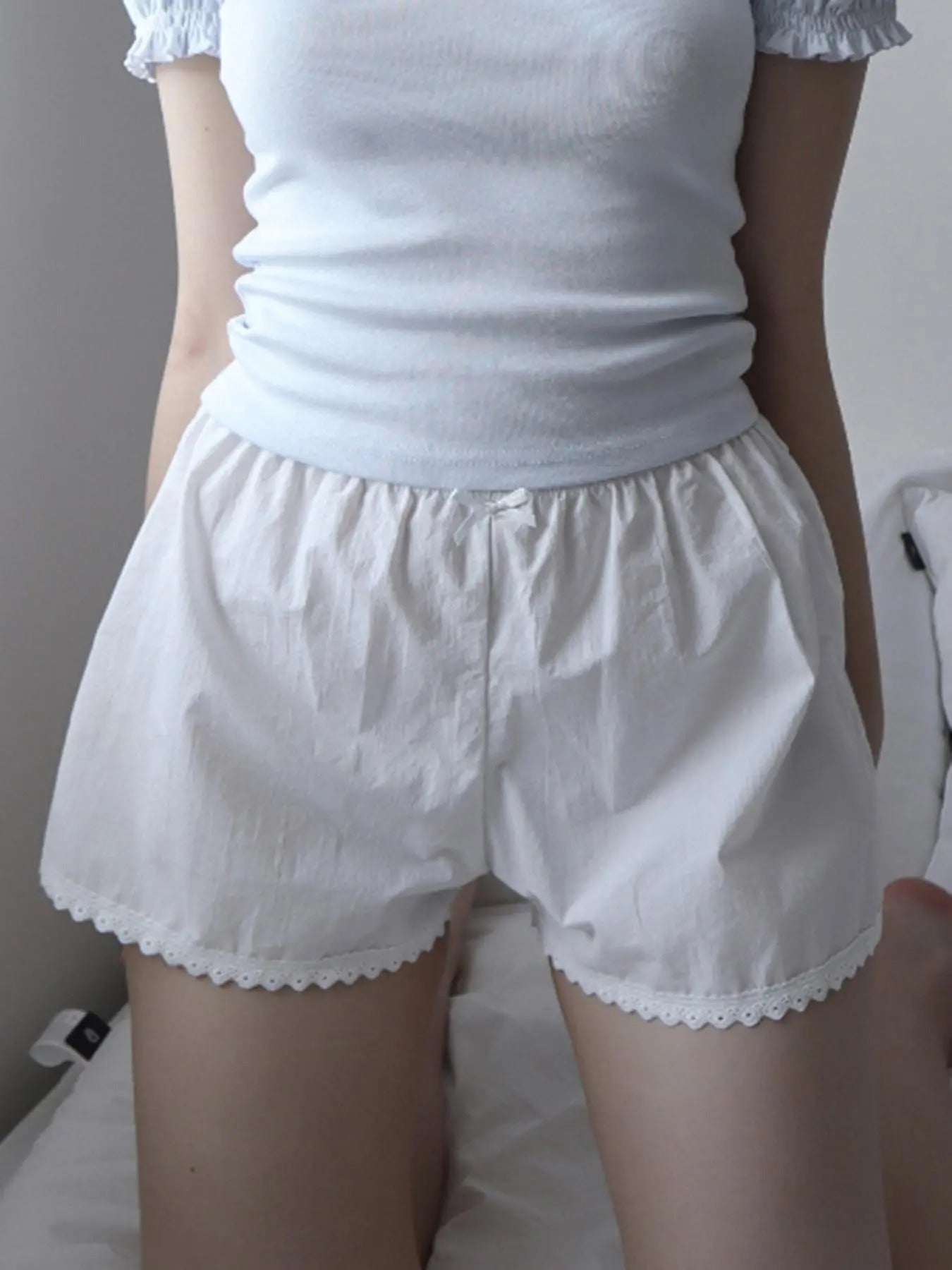 Women'WB shield Contrast Lace Bow Front Shorts, Casual Elastic Waist Wide Leg Shorts for Summer, Fashion Women'WB shield...