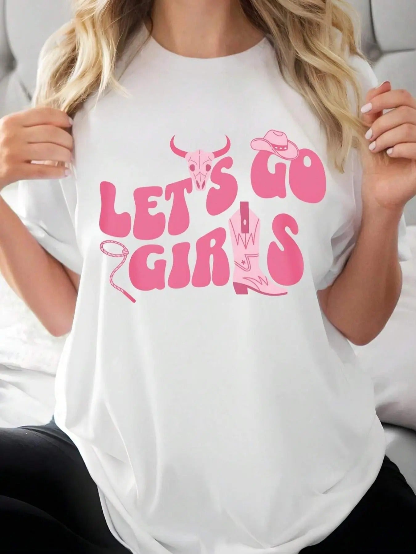 Women'WB shield Cow & Slogan Print Round Neck Graphic Tee, Vintage Trendy Casual Drop Shoulder Half Sleeve T-shirt for...
