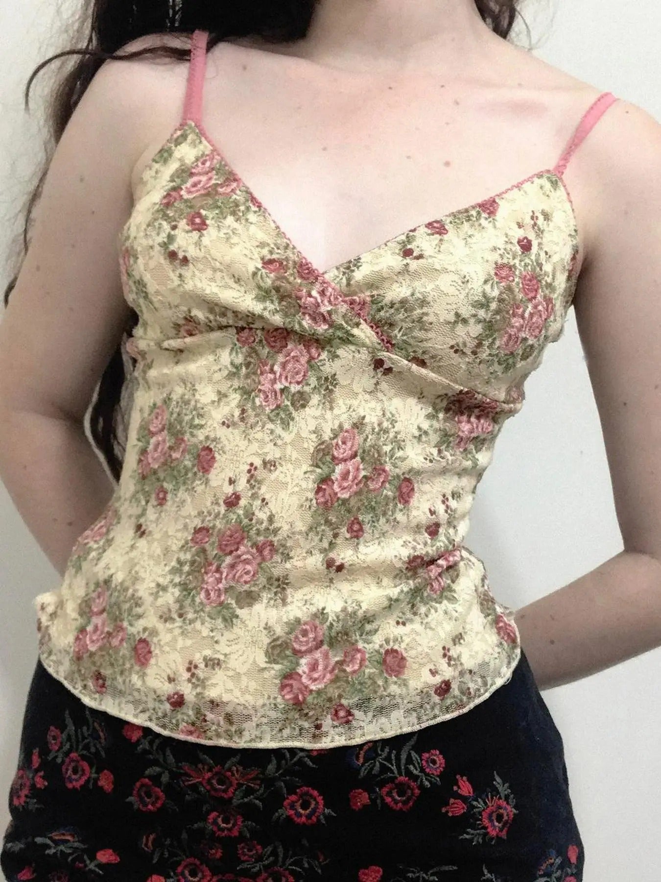 Women'WB shield Ditsy Floral Print Wrap Lace Cami Top, Y2K Romantic Spaghetti Strap Top for Summer, Women'WB shield...